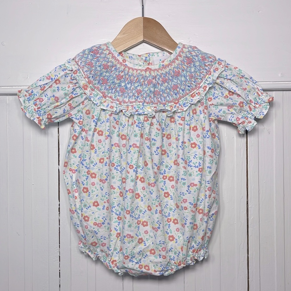 STITCHY FISH EUC Classic Smocked Floral Ruffle Bubble